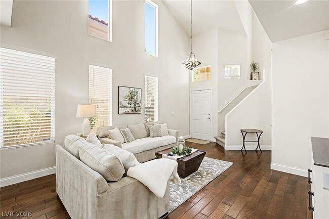 Building Photo - 2025 Shining Feather Ln