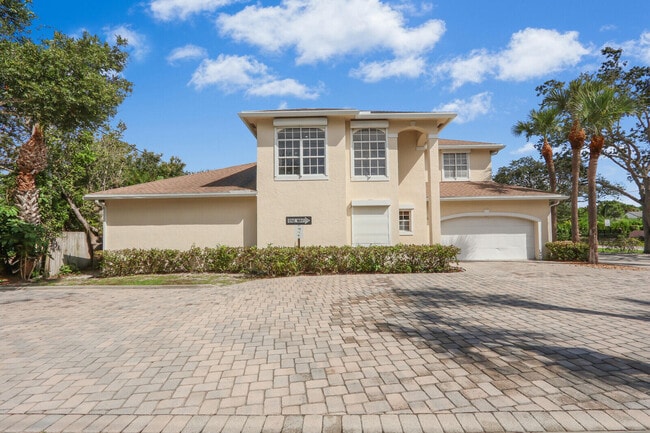Building Photo - 479 Tequesta Dr