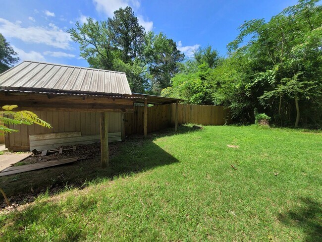 Building Photo - Sweet Gum