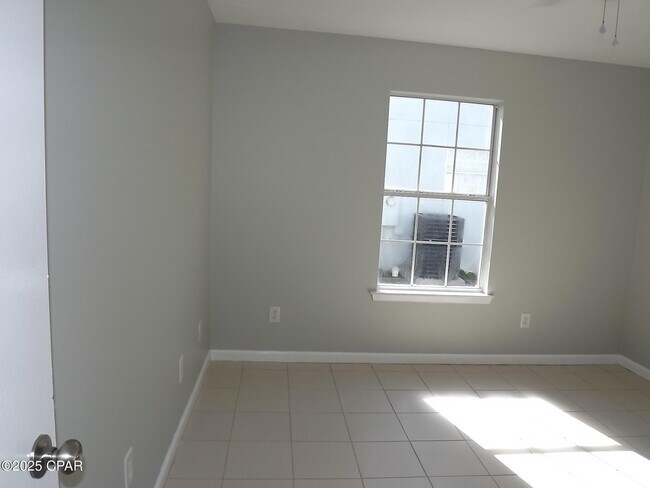 Building Photo - 2712 Oak Hammock Dr