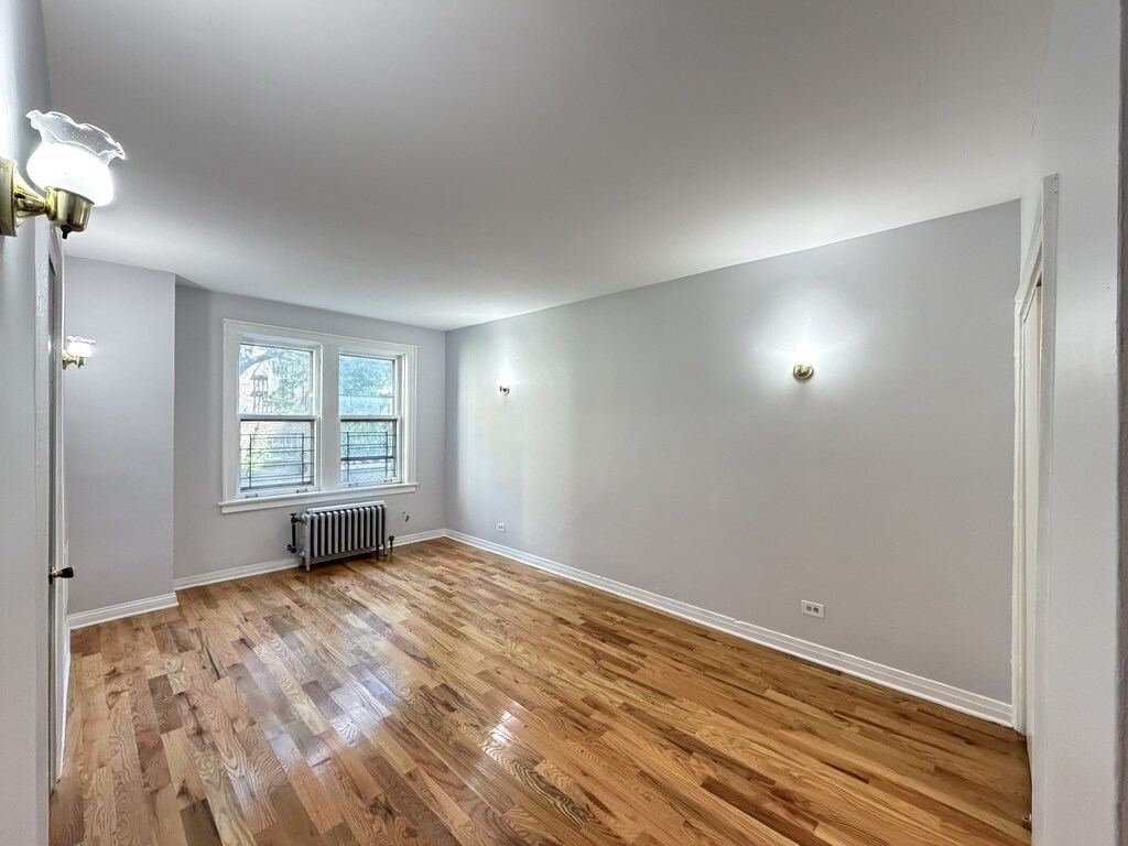 Building Photo - 843 W Leland Ave
