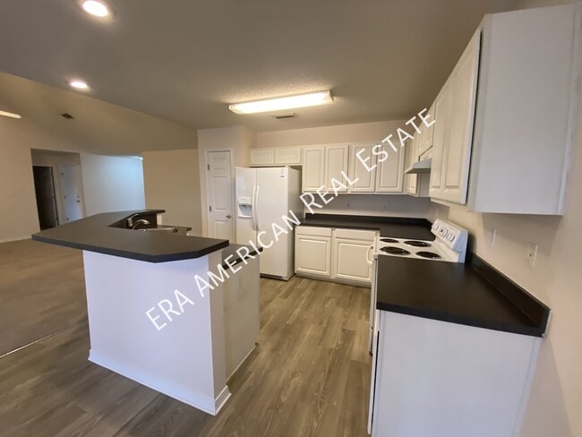 Building Photo - ***MOVE IN SPECIAL- First Full Month Rent ...