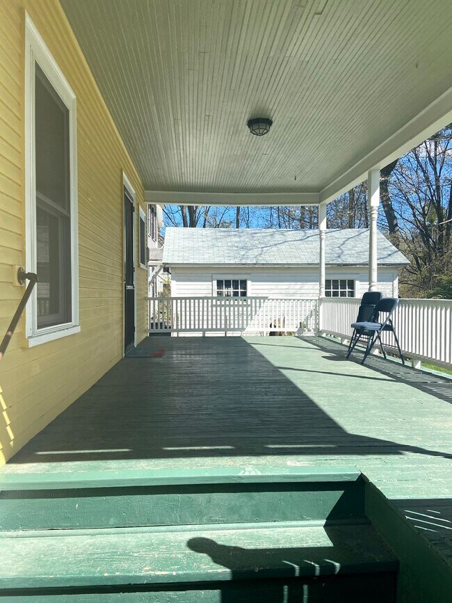 Building Photo - 4 bedroom single family home with two car garage