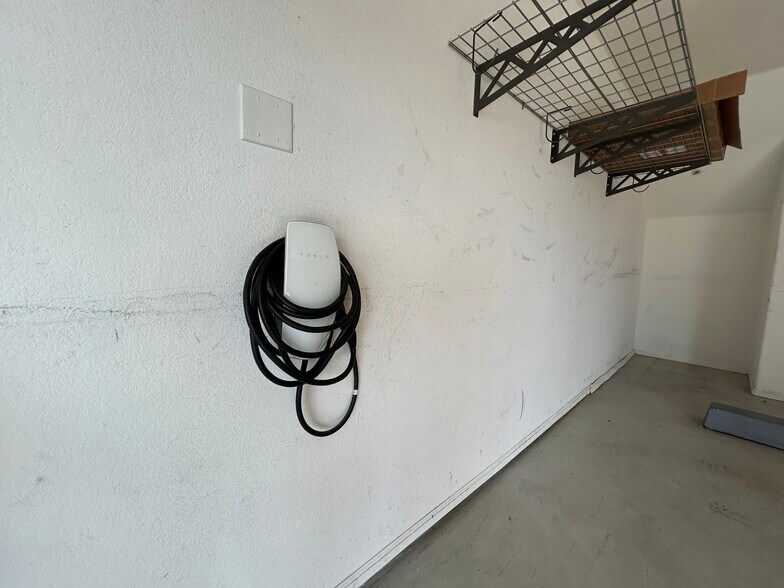 Building Photo - 6605 N 93rd Ave