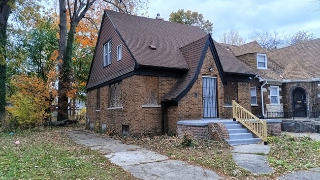 Primary Photo - Charming 3 bedroom/1.5 bath Brick Home - Now Available!