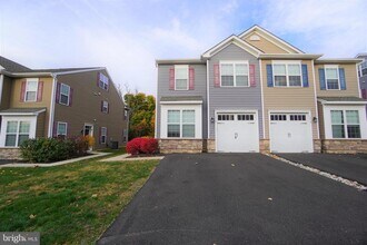 Building Photo - 1013 Chapman Cir