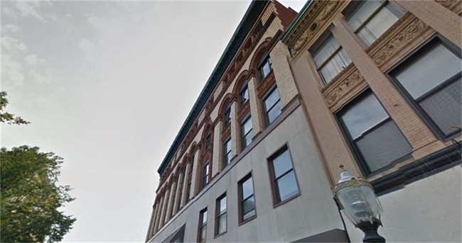Building Photo - 470 Main Street