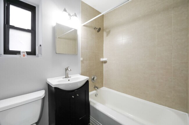 Building Photo - 2339 Hudson Terrace