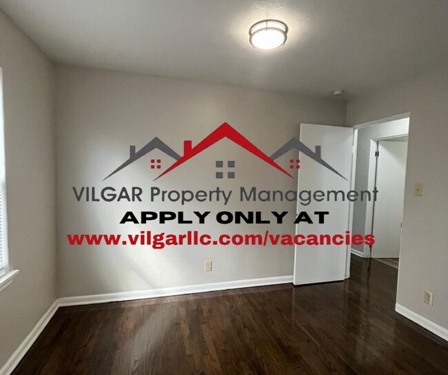 Building Photo - Gorgeous 3 spacious bedrooms, 1 attractive...