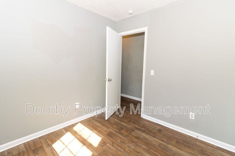 Building Photo - 2712 N Orchard Knob Ave