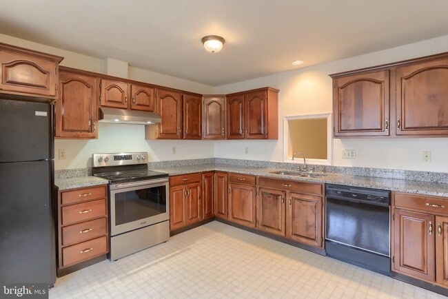 Building Photo - 2057 Raleigh Rd