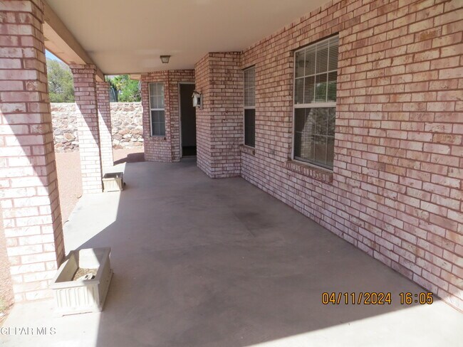 Building Photo - 7115 Oval Rock Dr