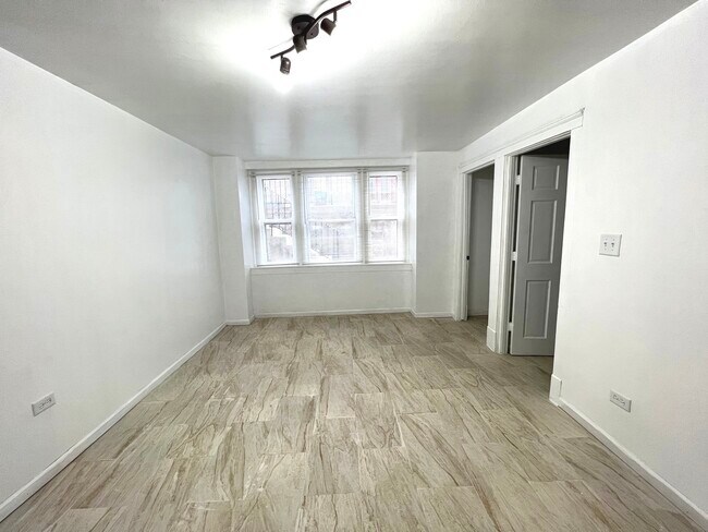 Building Photo - 2312 W 23rd St