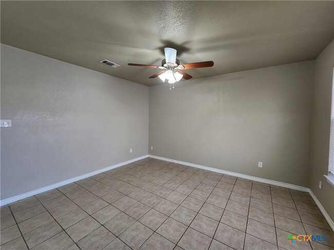 Building Photo - 21 Moss Rock Dr