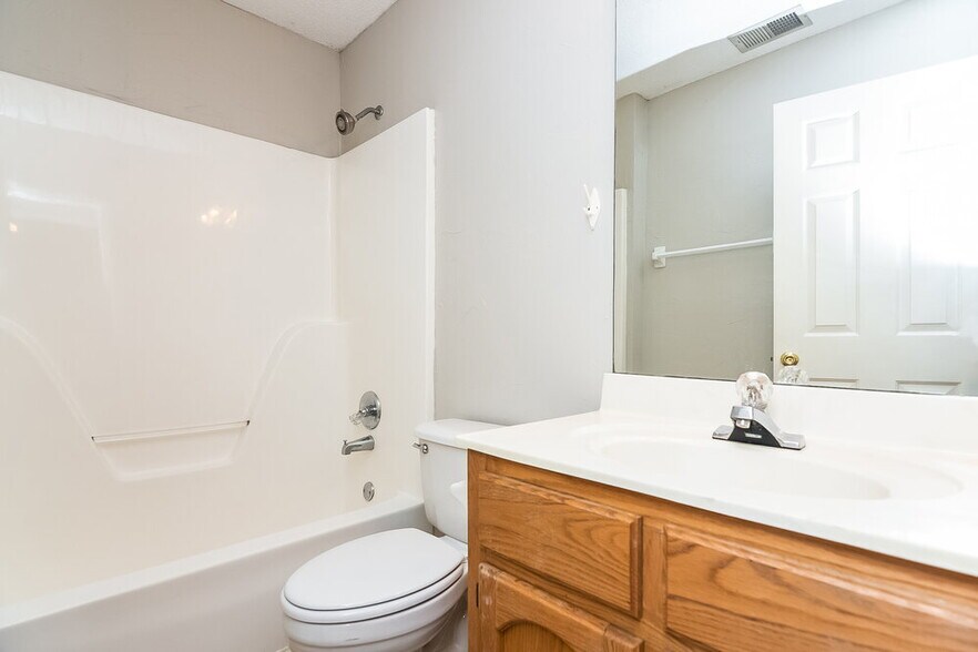 Building Photo - 10824 Ridgefield Dr