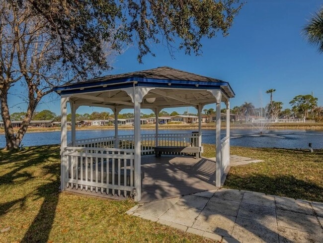 Building Photo - 106 Lazy River Rd