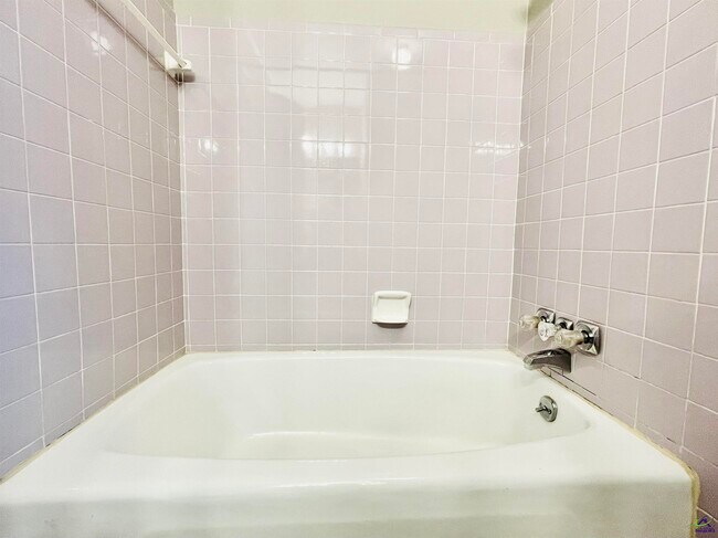 Building Photo - 107 Evelyn Dr