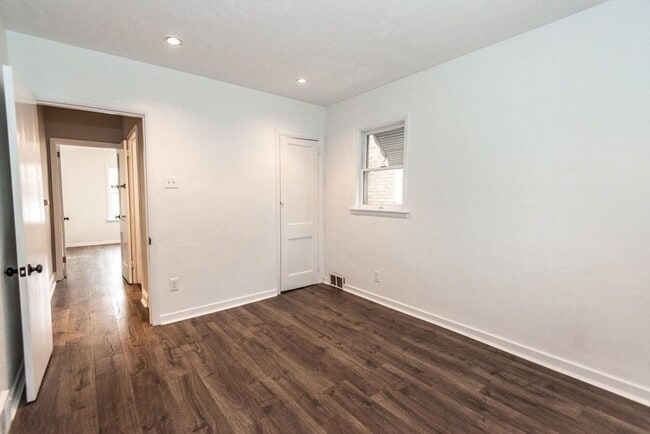 Building Photo - Stunning 5 bedroom home in Brookline available May 1!