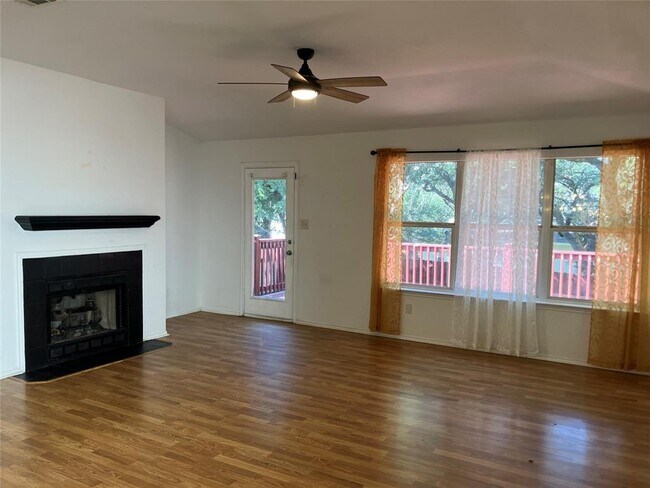 Building Photo - 1209 Wood Creek Dr