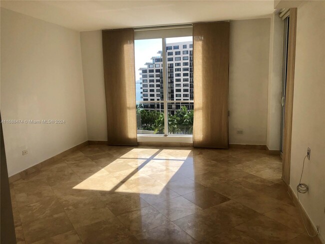 Building Photo - 848 Brickell Key Dr