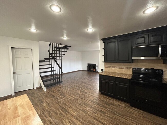 Building Photo - 285 Rancho Dr