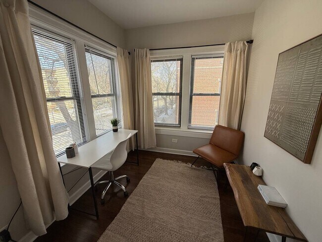 Building Photo - 1359 W Touhy Ave