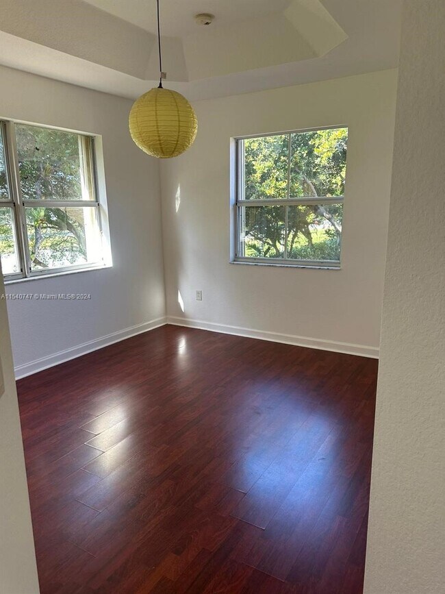 Building Photo - 1650 NE 33rd Rd