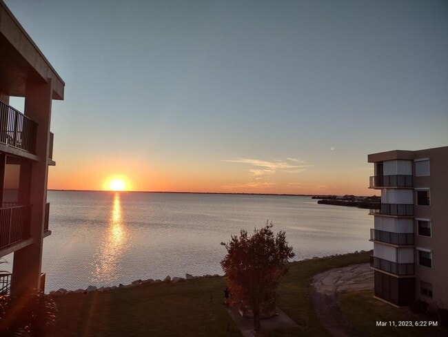 Building Photo - 201 International Dr