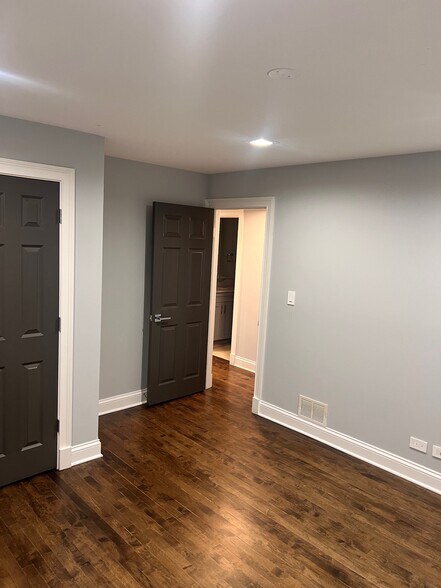 Large office/bedroom - 1717 W Huron St