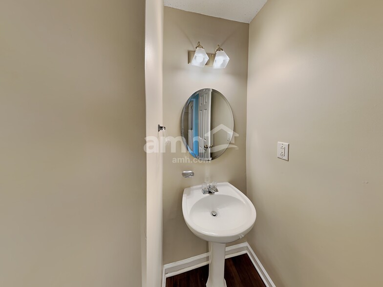 Building Photo - 1079 Chapel Creek Rd