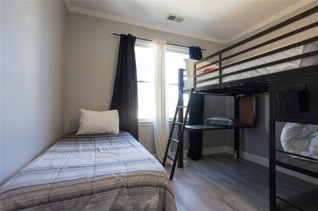 Building Photo - 4867 Pinnacle Dr