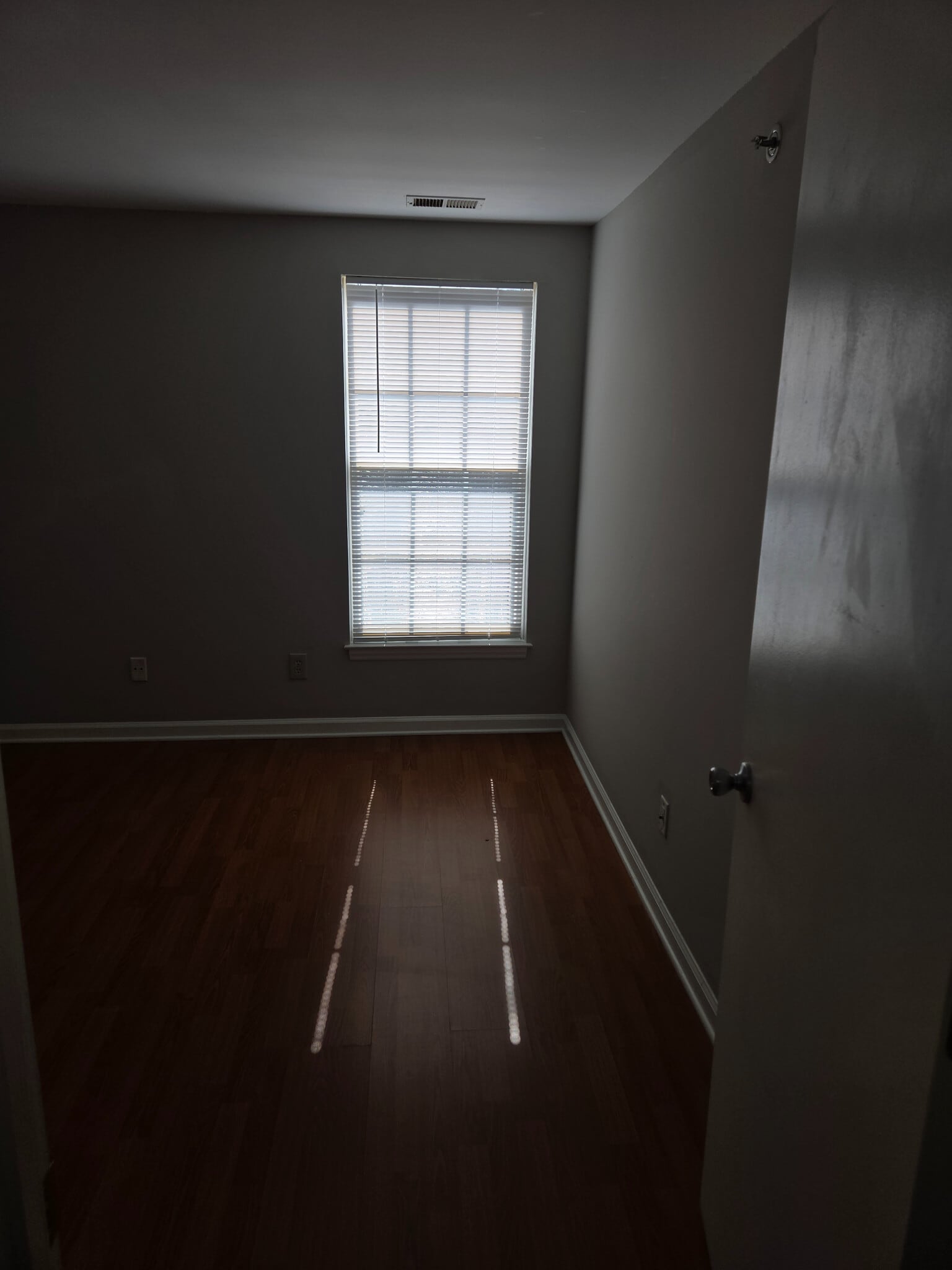 Building Photo - Room in Apartment on Arlyn Cir