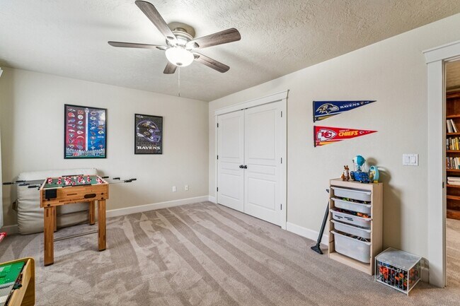 Building Photo - 2012 W Rock Creek Dr