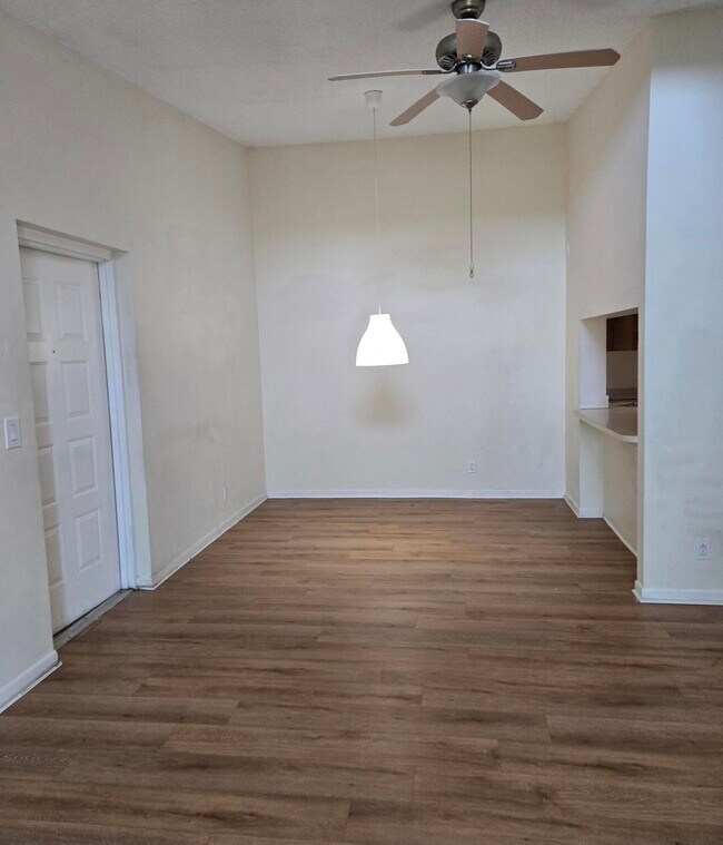 Building Photo - 1009 Green Pine Blvd