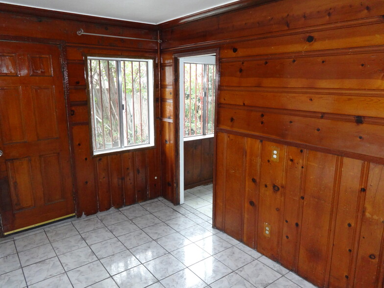 Living room - 1972 Avalon St