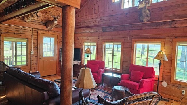 Building Photo - Beautiful cabin with privacy fully furnished