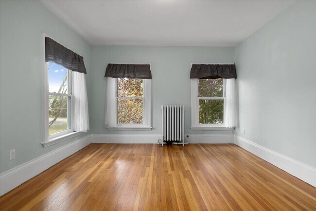 Building Photo - 33 Dunbar St