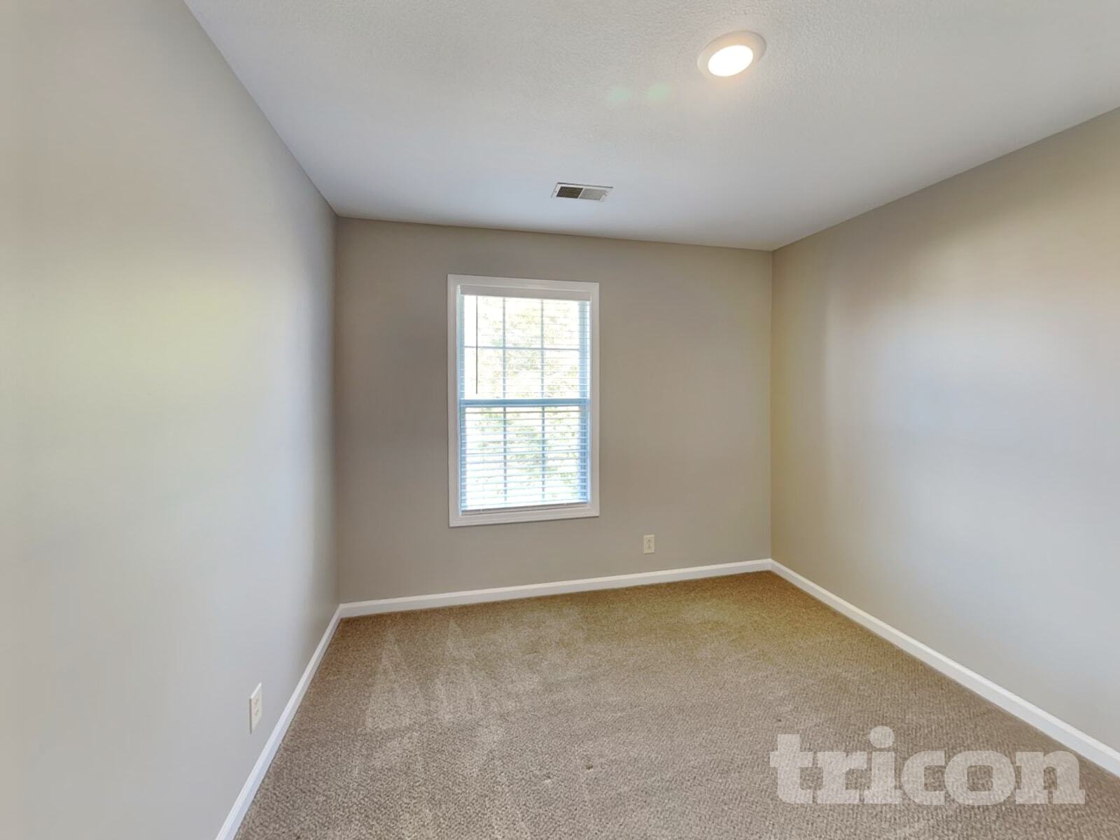 Building Photo - 935 Willow Circle