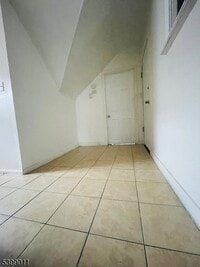 Building Photo - 123 Cherry St