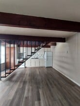 Building Photo - 437 S 2nd St