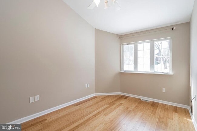 Building Photo - 329 Hillcrest Ave