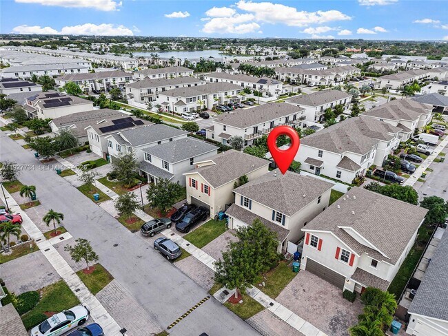 Building Photo - 525 NE 6th Pl