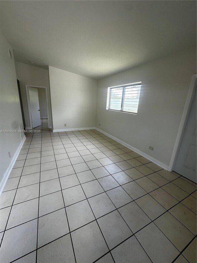 Building Photo - 821 SW 2nd St