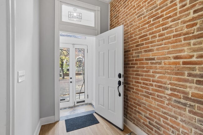 Building Photo - 1713 Linden Ave