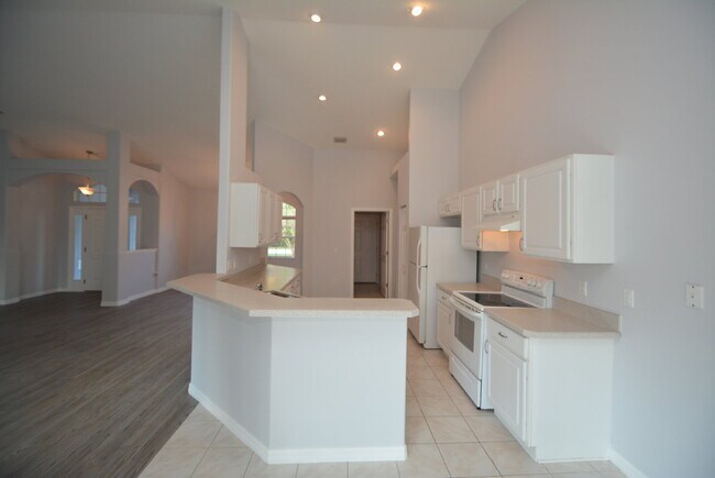 Building Photo - "Charming 3-Bed Oasis in Palm Coast - 1,85...