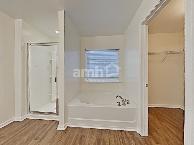 Building Photo - 323 Stoney Hollow Rd