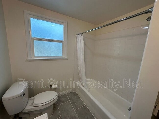 Building Photo - 747 E Benbow St