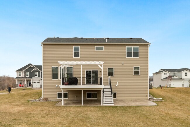 Building Photo - 657 Aster Rd