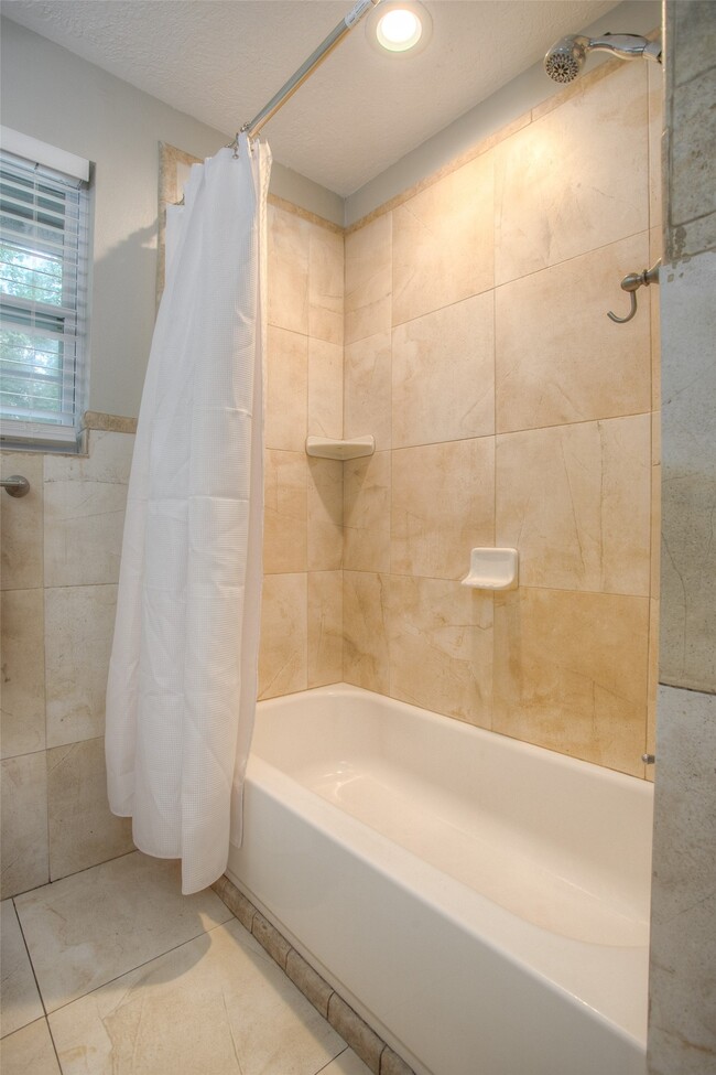 Building Photo - 6016 Teas Nursery Rd