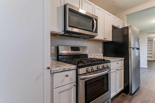 Building Photo - 210 S Victor St